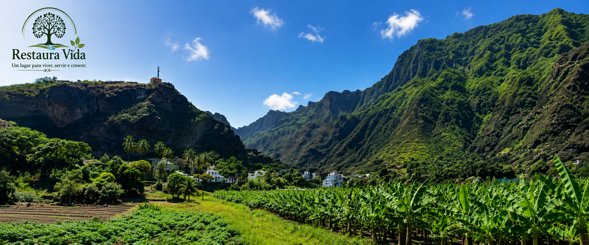 Vale verdejante do Paul em Santo Antão, Cabo Verde, com plantações de banana e montanhas ao fundo